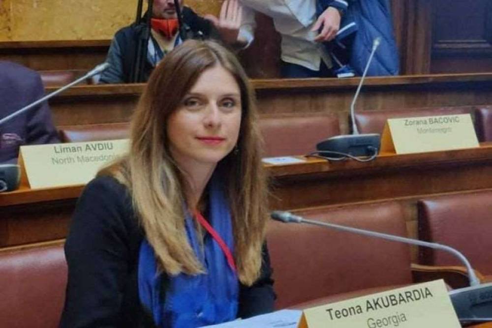 თეონა აქუბარდია - ივანიშვილი მიჰყვება სამ სახელმწიფოდ დაშლილი საქართველოს რუსეთის გავლენის ქვეშ გაფორმების გეგმას